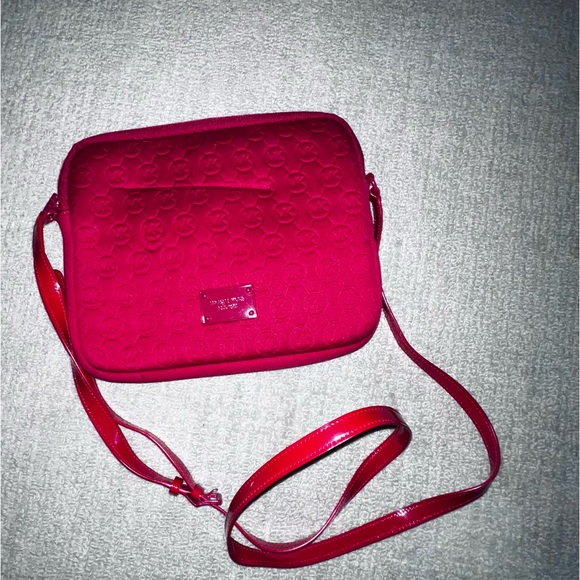 MICHAEL Michael Kors Handbags - Michael Kors iPad/Tablet crossbody case.
